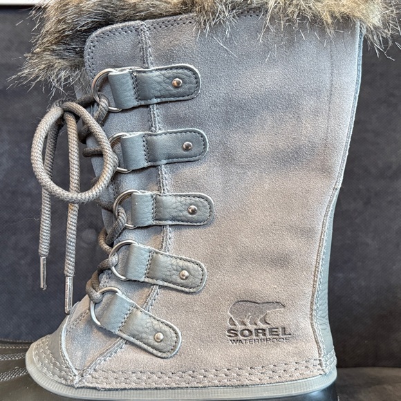 NWOT Women's Gray Joan of Arctic Waterproof winter boots. - Picture 6 of 10